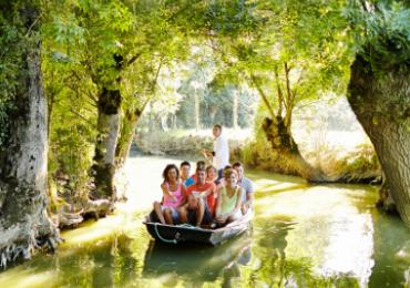 Balade en barque dans le Marais poitevin