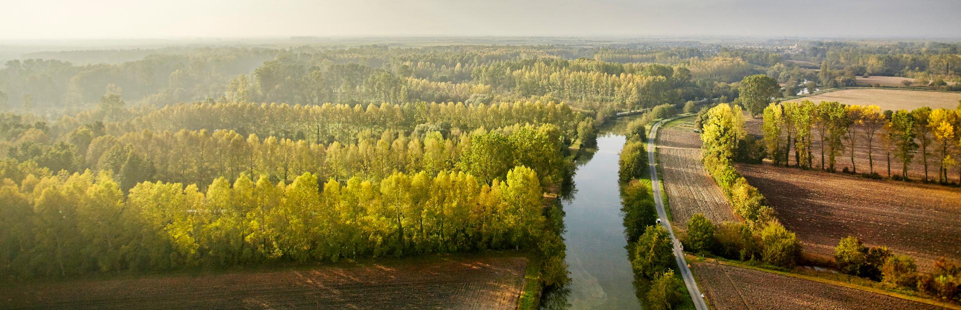 Vue aerienne du marais poitevin Vue aerienne du marais poitevin