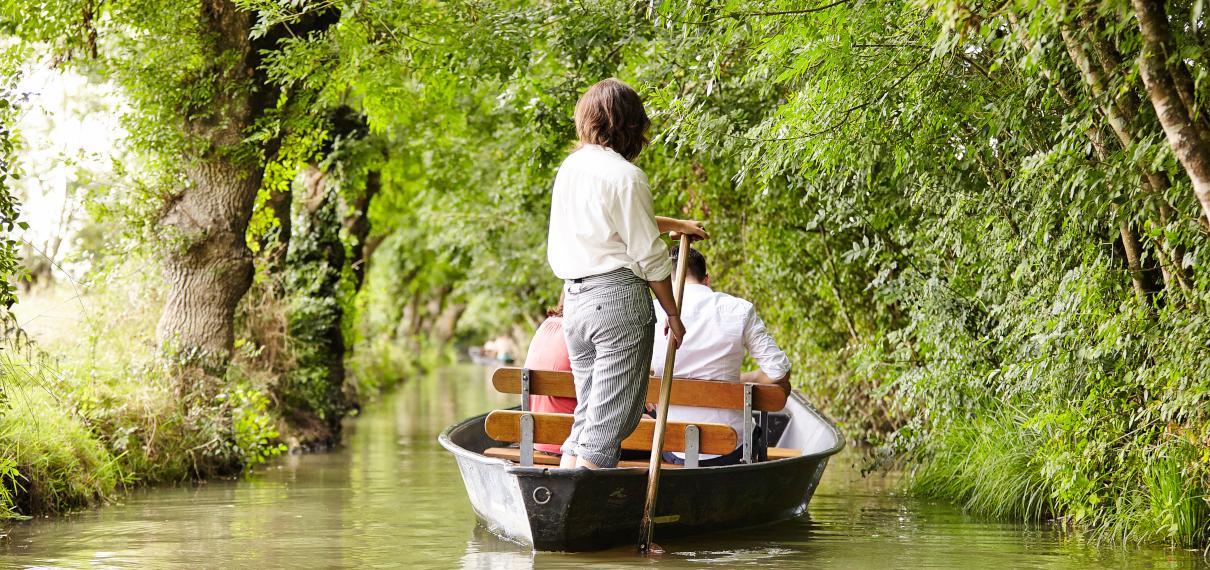Balade en barque marais poitevin Maillezais Balade en barque marais poitevin Maillezais