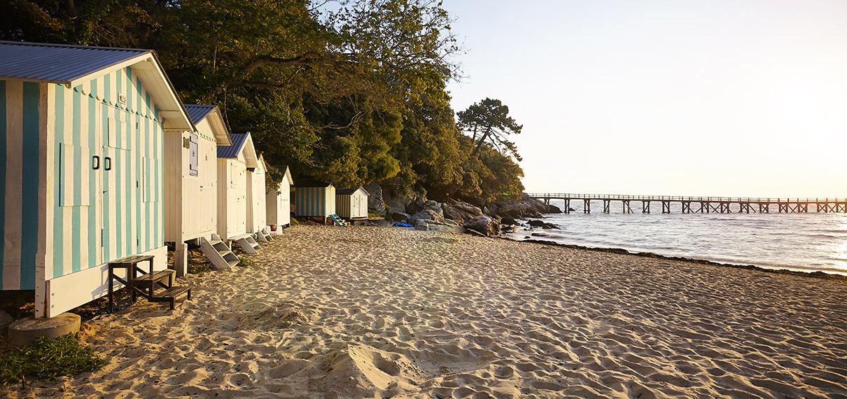 Cabane de plage sur la plage des dames sur l'île de Noirmoutier Cabane de plage sur la plage des dames sur l'île de Noirmoutier