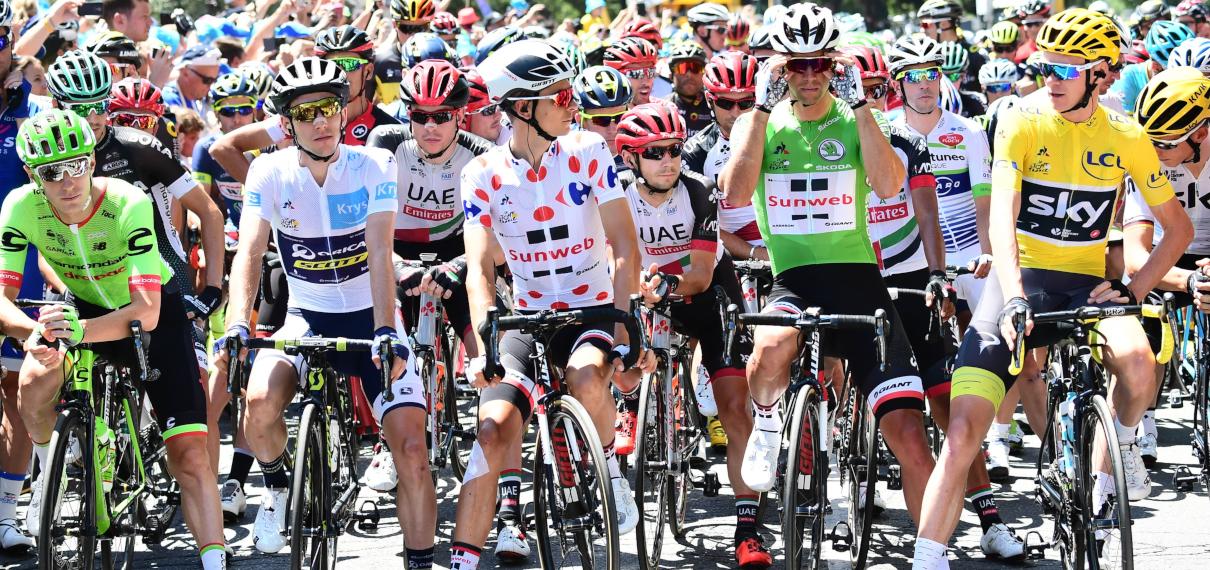 Coureurs au départ d'une étape du Tour de France Coureurs au départ d'une étape du Tour de France