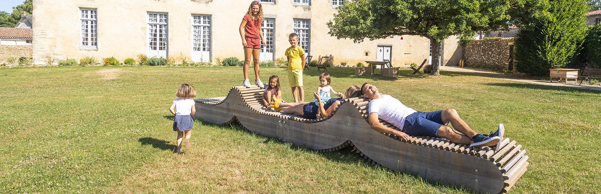 Famille au Manoir Reaumur Famille au Manoir Reaumur
