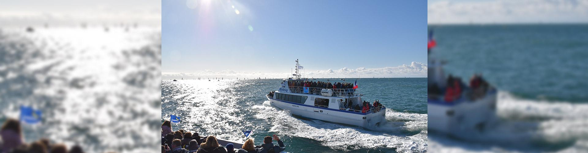 Bateau de passagers au départ du vendée globe