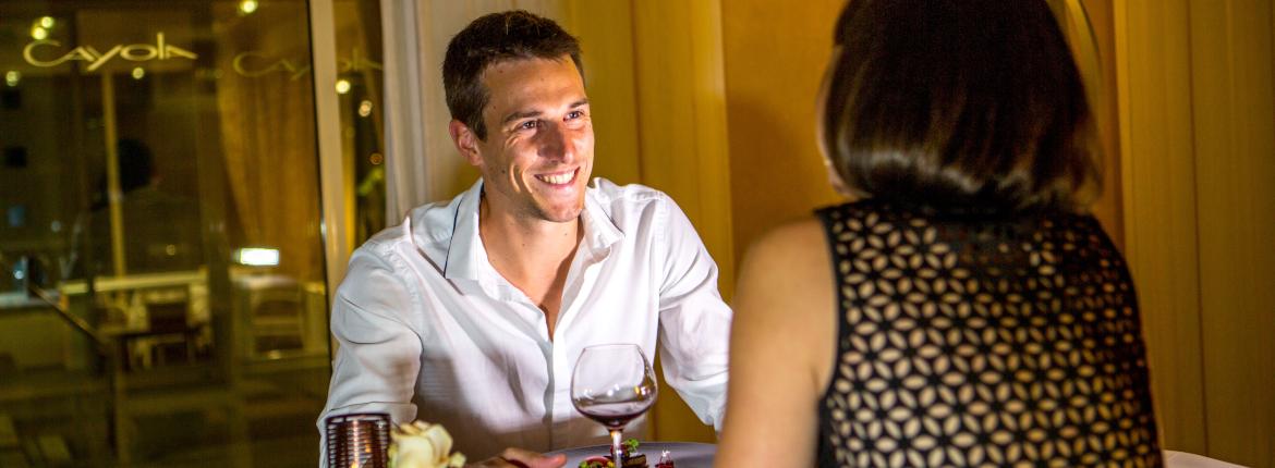 Couple au restaurant Cayola Couple au restaurant Cayola