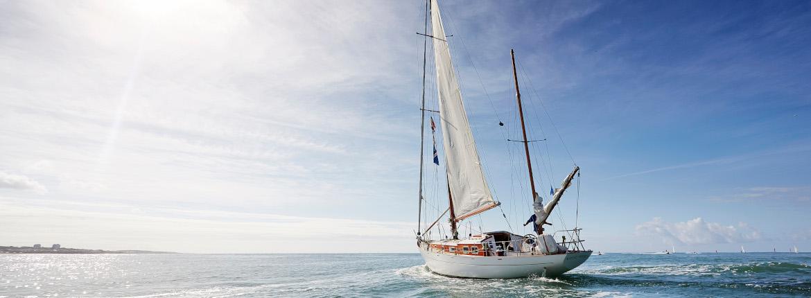 Sortie en mer sur un bateau à voile aux sables d'olonne Sortie en mer sur un bateau à voile aux sables d'olonne
