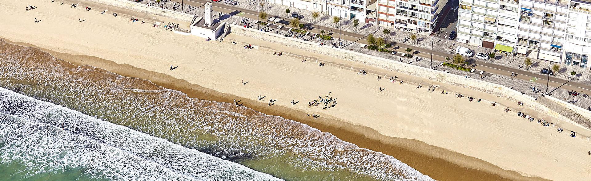 Aerienne d'une plage des Sables d'Olonne Aerienne d'une plage des Sables d'Olonne