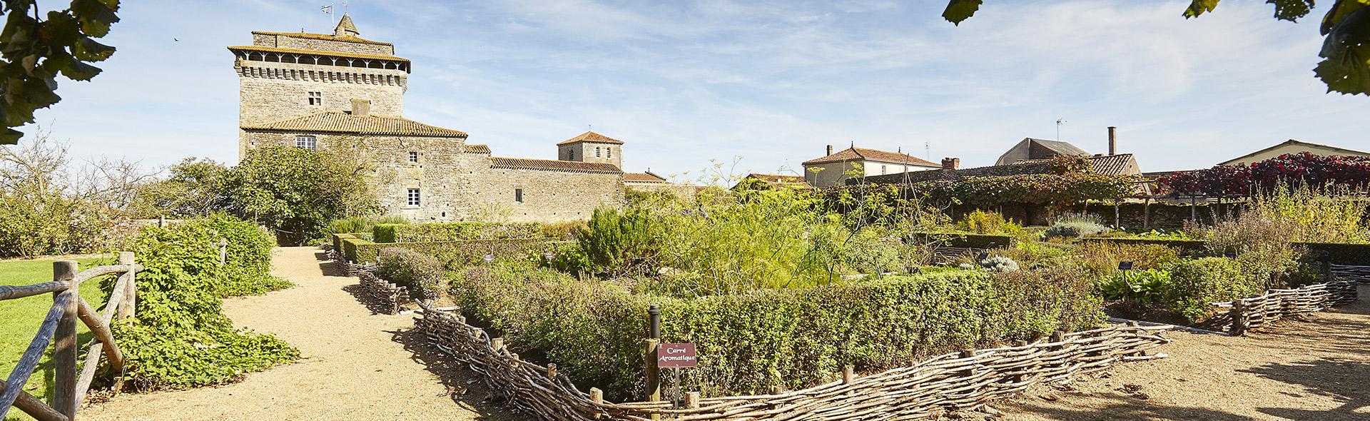 Donjon de Bazoges en Pareds Donjon de Bazoges en Pareds