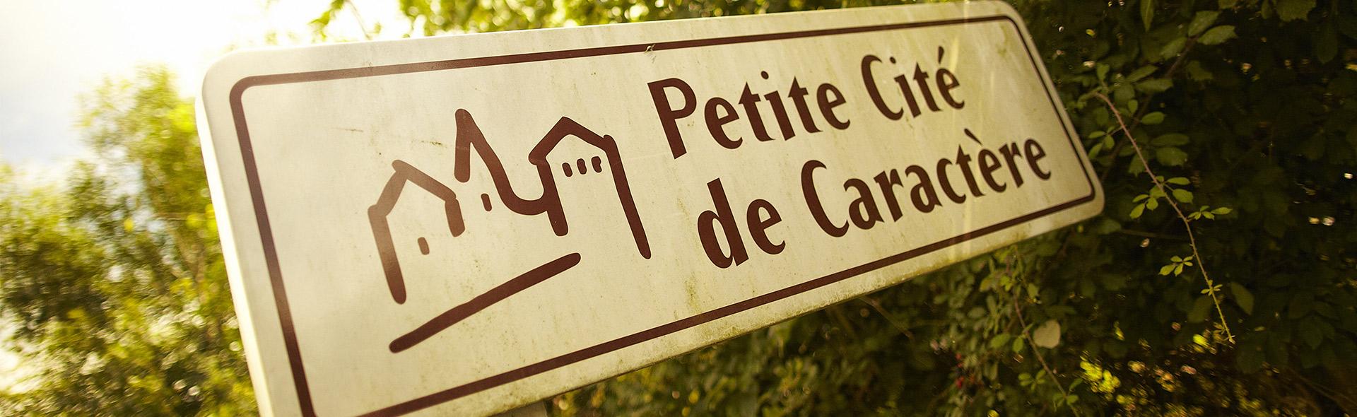 Petite cité de caractère à Vouvant Petite cité de caractère à Vouvant