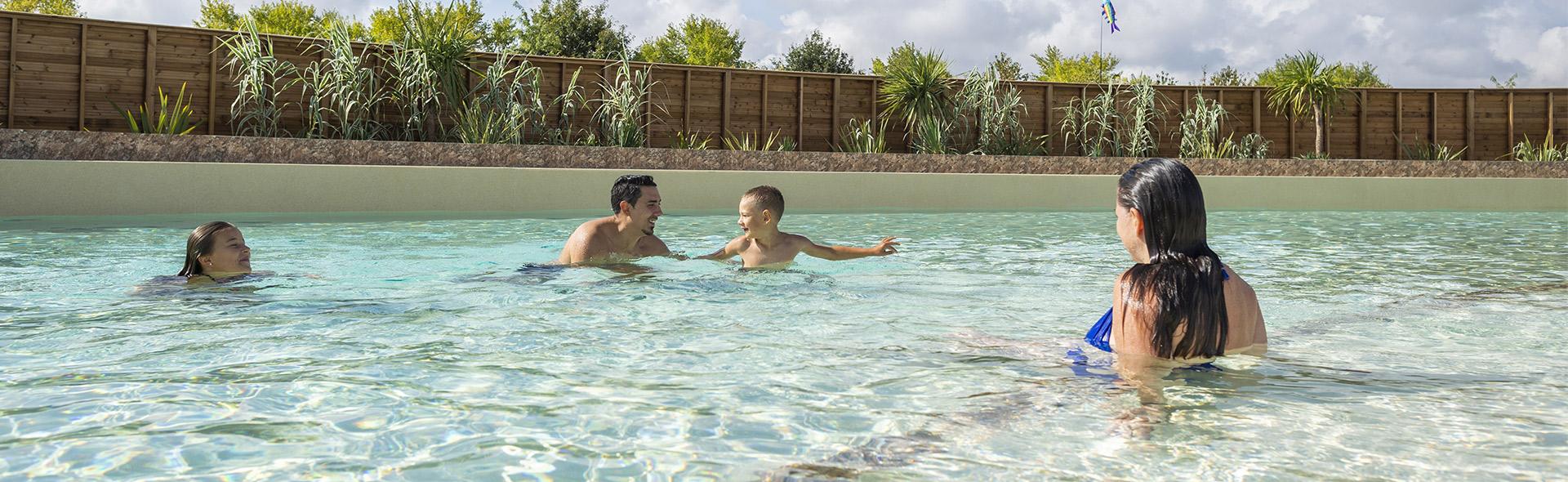 Piscine du camping Pin Parasol à La Chapelle-Hermier