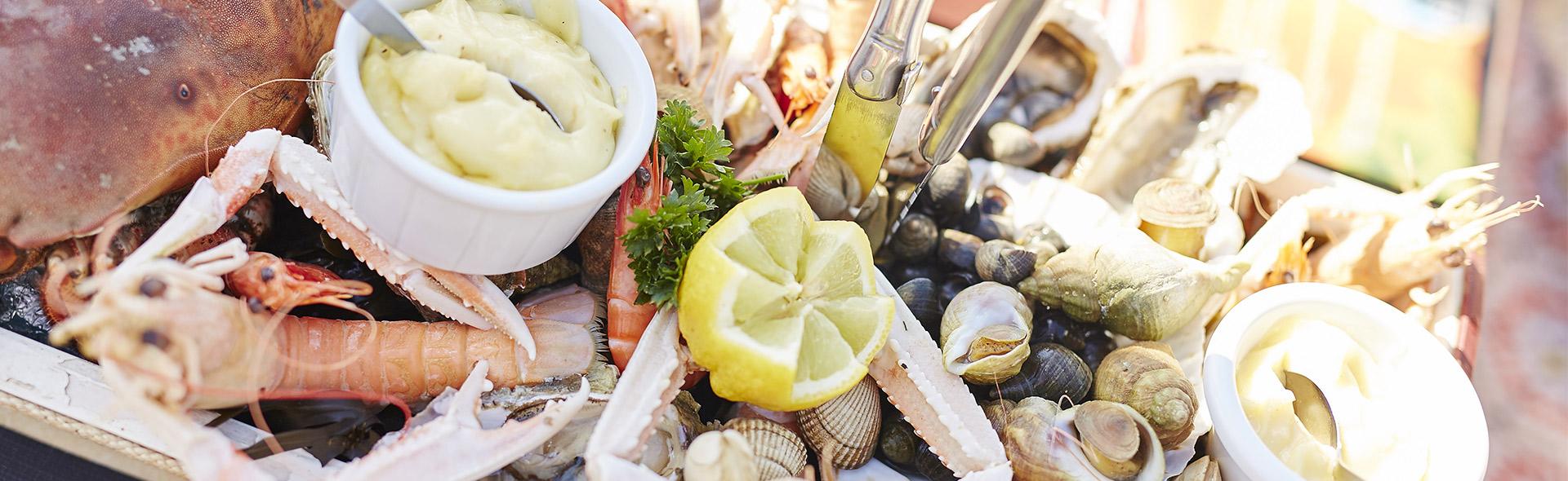 Plateau de fruit de mer au restaurant Anguila Beach à Château d'Olonne Plateau de fruit de mer au restaurant Anguila Beach à Château d'Olonne