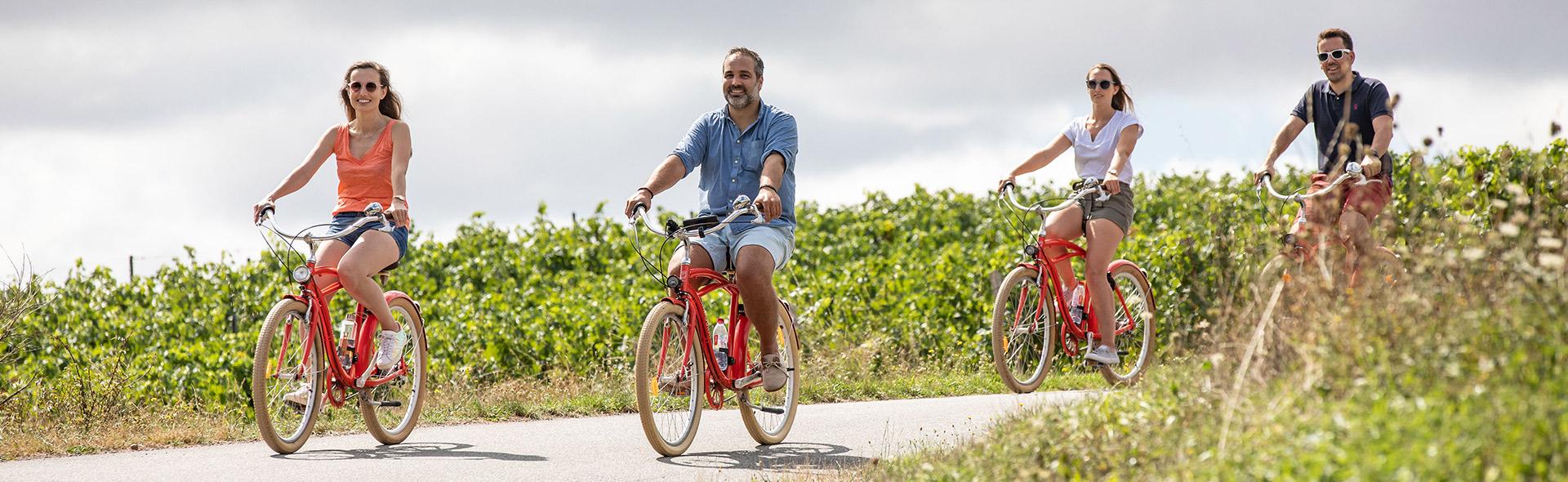 Vélo dans le Domaine de Mourat à Mareuil sur Lay Vélo dans le Domaine de Mourat à Mareuil sur Lay