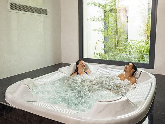 Jacuzzi du Camping Le Pin Parasol Jacuzzi du Camping Le Pin Parasol