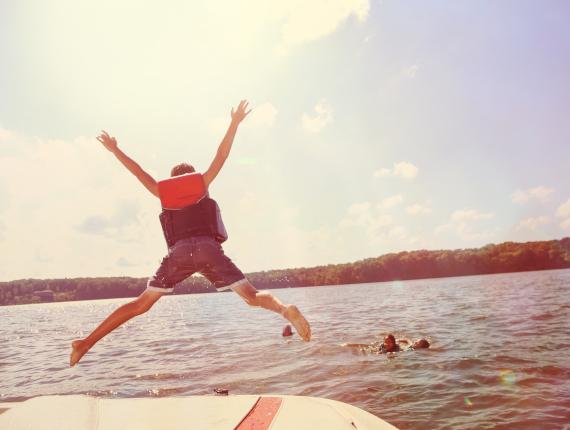 Saut dans un lac Saut dans un lac