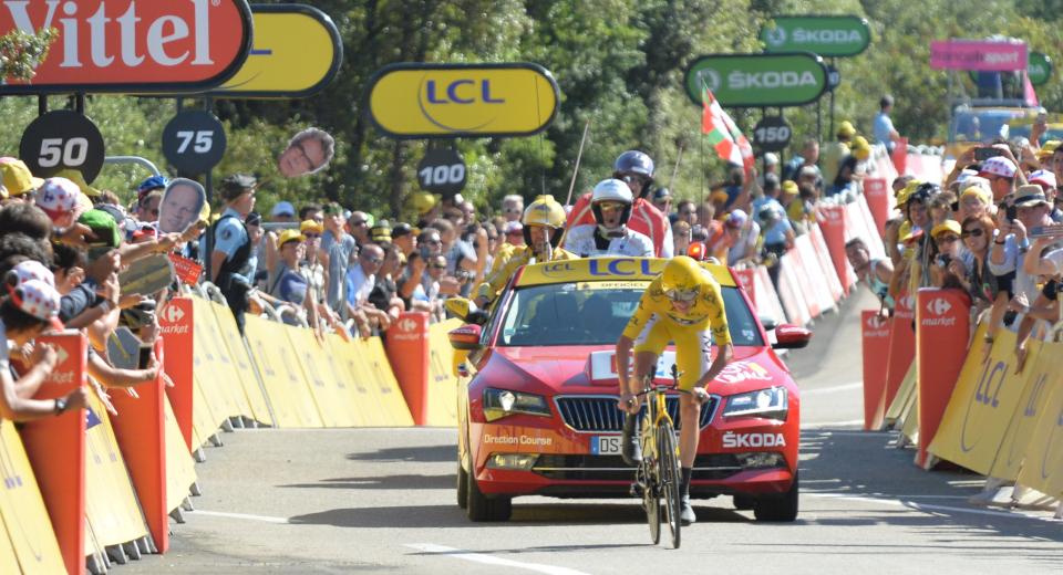 Maillot Jaune à l'arrivée d'une étape au sprint Maillot Jaune à l'arrivée d'une étape au sprint