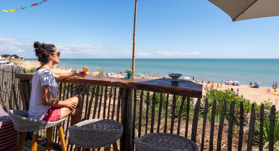 Détente sur le bord de la plage de La Tranche sur Mer Détente sur le bord de la plage de La Tranche sur Mer