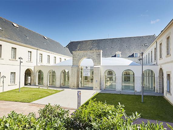 Musée de l'Abbaye de Saint-Croix aux Sables d'Olonne Musée de l'Abbaye de Saint-Croix aux Sables d'Olonne
