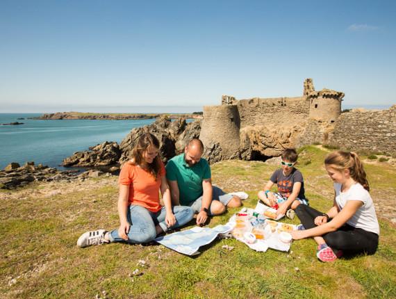 Pique nique à l'île d'Yeu pique niquer ile yeu vendee vieux chateau