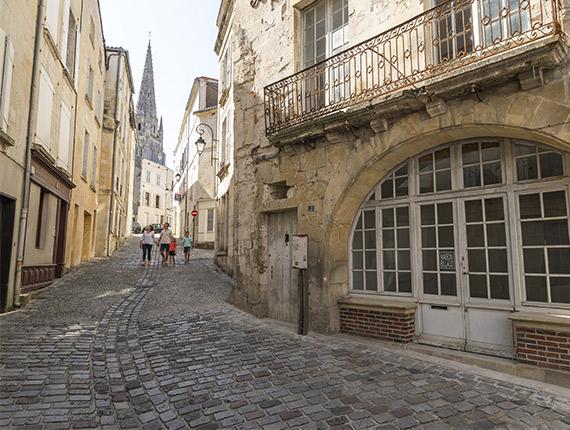 Promenade dans les rues de Fontenay Le Comte Promenade dans les rues de Fontenay Le Comte