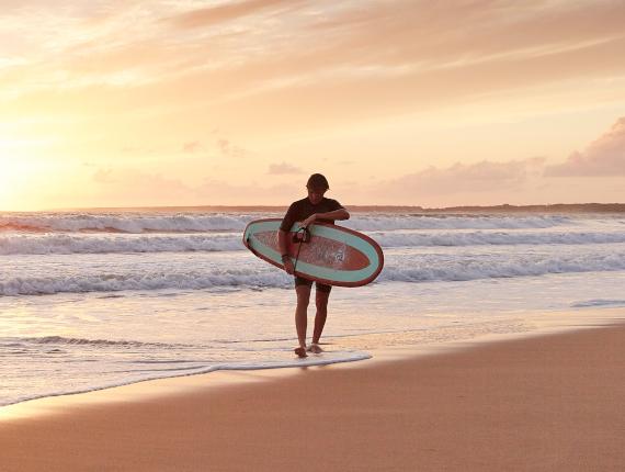 Surfeur plage Vendée