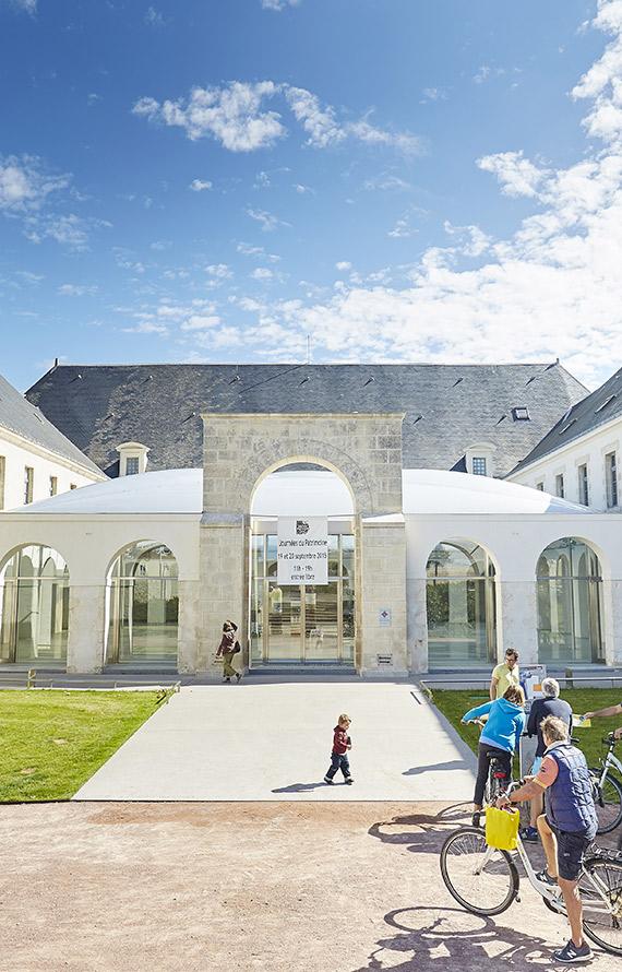 Musée de l'Abbaye de Saint-Croix aux Sables d'Olonne Musée de l'Abbaye de Saint-Croix aux Sables d'Olonne