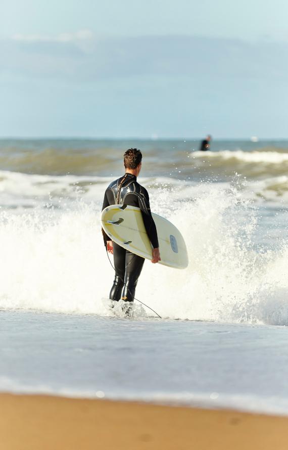 Surfeur plage Vendée Surfeur plage Vendée