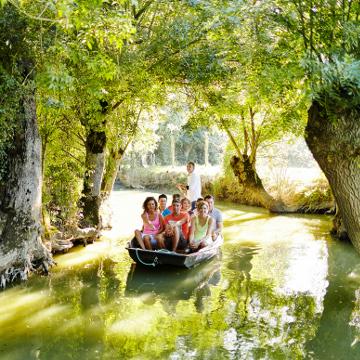 Balade en barque dans le Marais poitevin