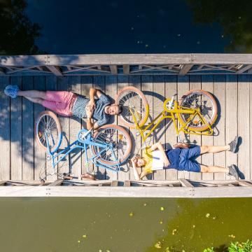 Vélo sur un pont à Tiffauges